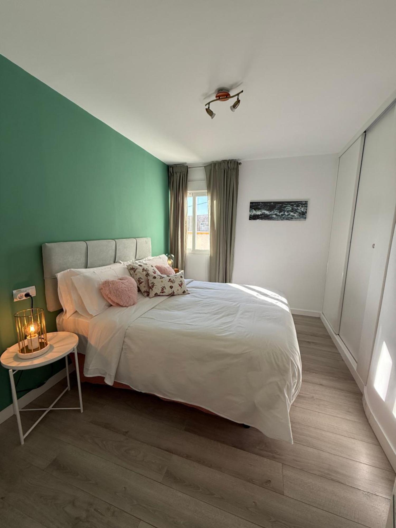 Apartamento Petite Penthouse With The Sunniest Terrace In Valencia Exterior foto